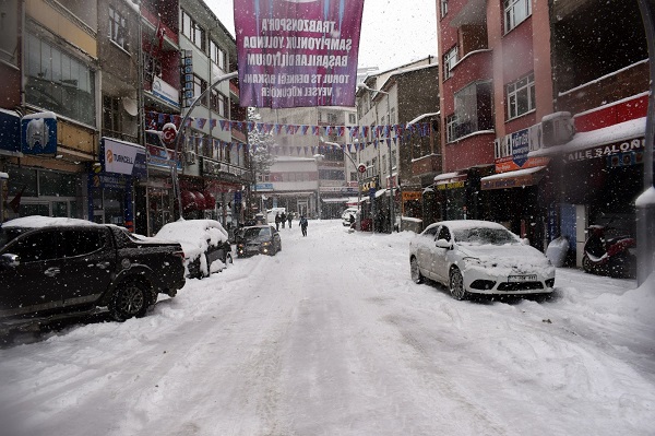 Orta ve Doğu Karadeniz'de 426 yerleşim birimiyle ulaşım sağlanamıyor