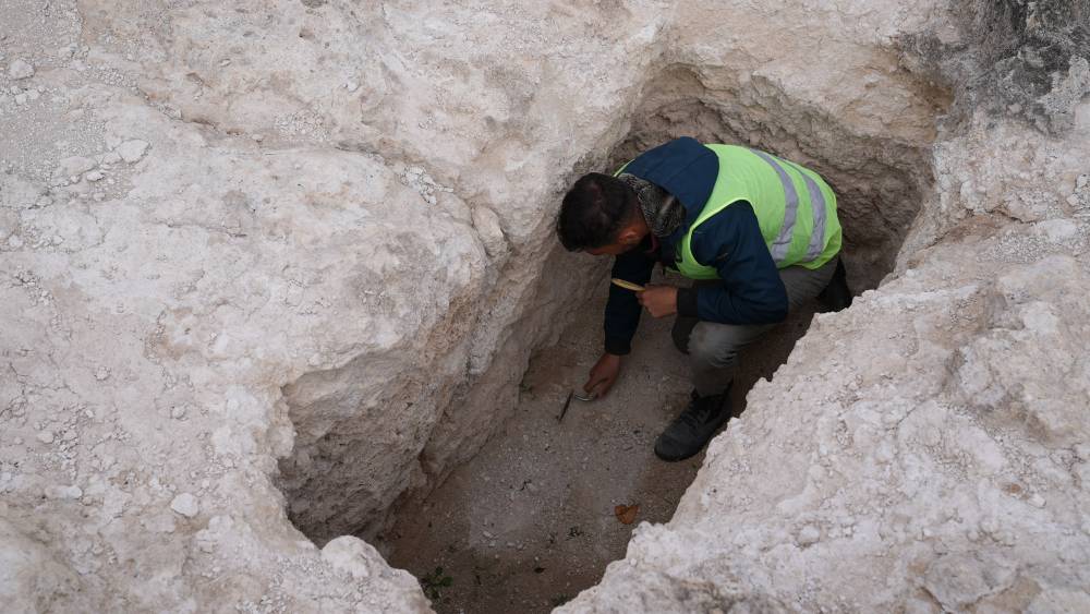 Hadrianapolis'te 2'nci yüzyıla ait sikke ile 5'inci yüzyıla ait fibula bulundu