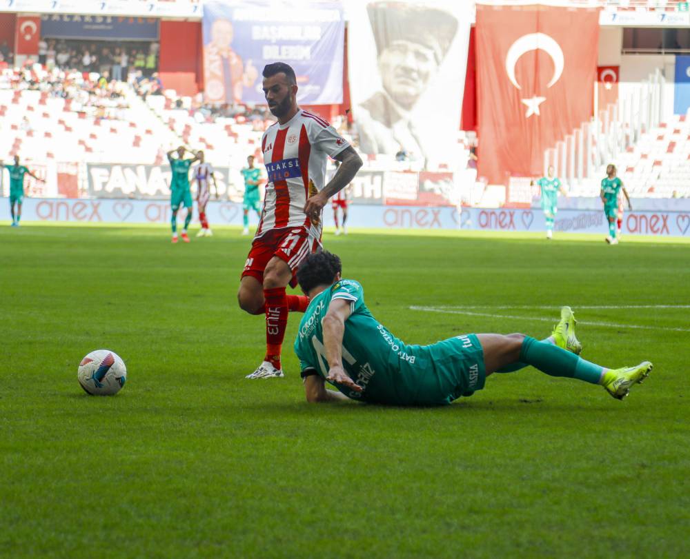 Antalyaspor evinde Bodrum FK'yı 3-2 ile geçti