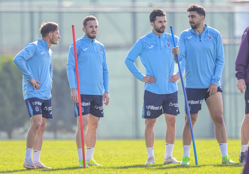 Trabzonspor, günün ilk idmanında önce savunma sonra hücum çalıştı