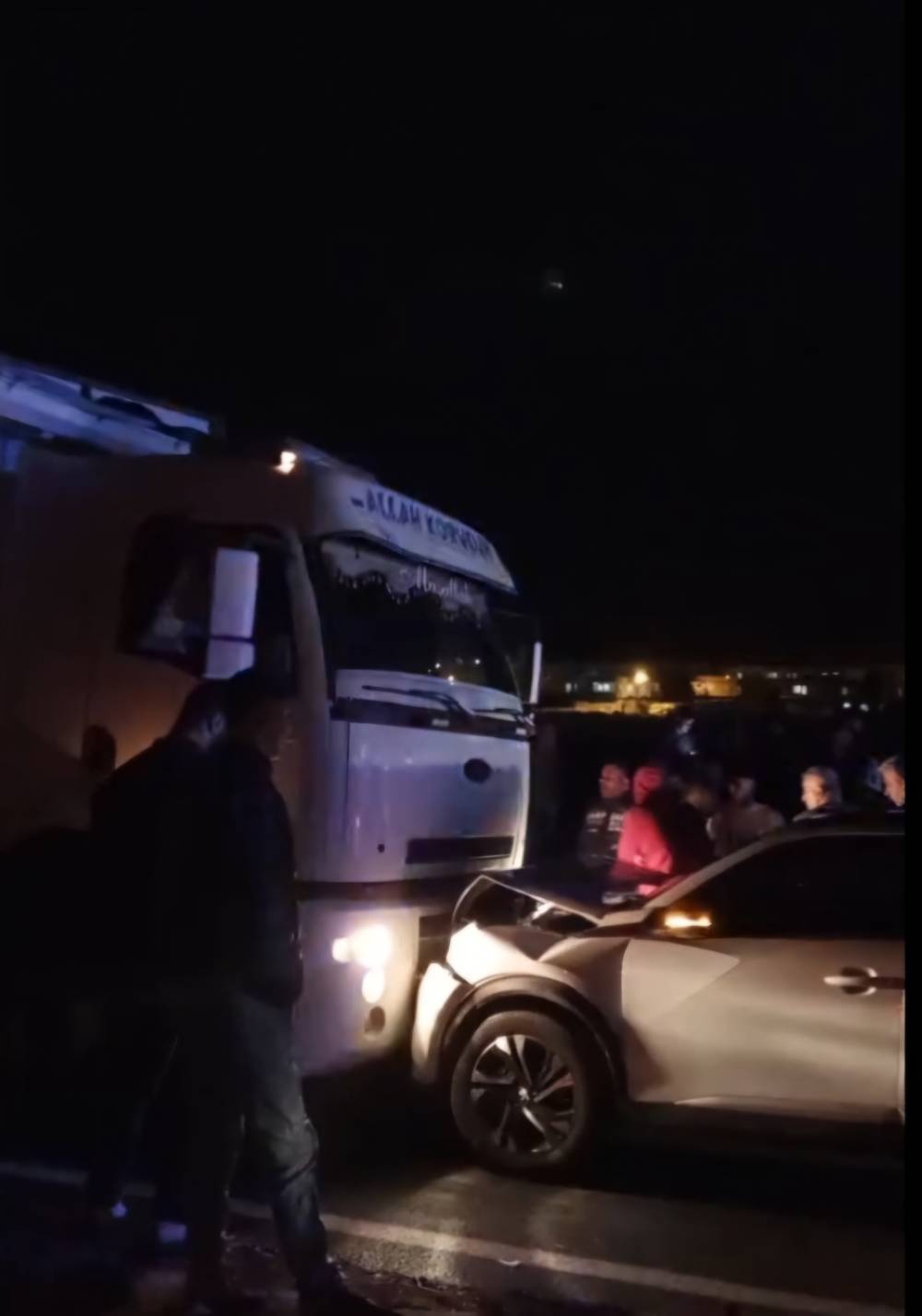 Diyarbakır'da TIR ile otomobil çarpıştı: 5 yaralı