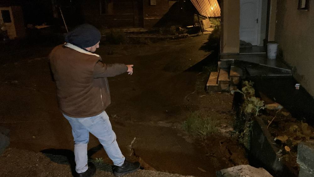 Rize'de heyelan riski; çatlak ve yarıklar oluşan bölgedeki 2 ev tahliye edildi