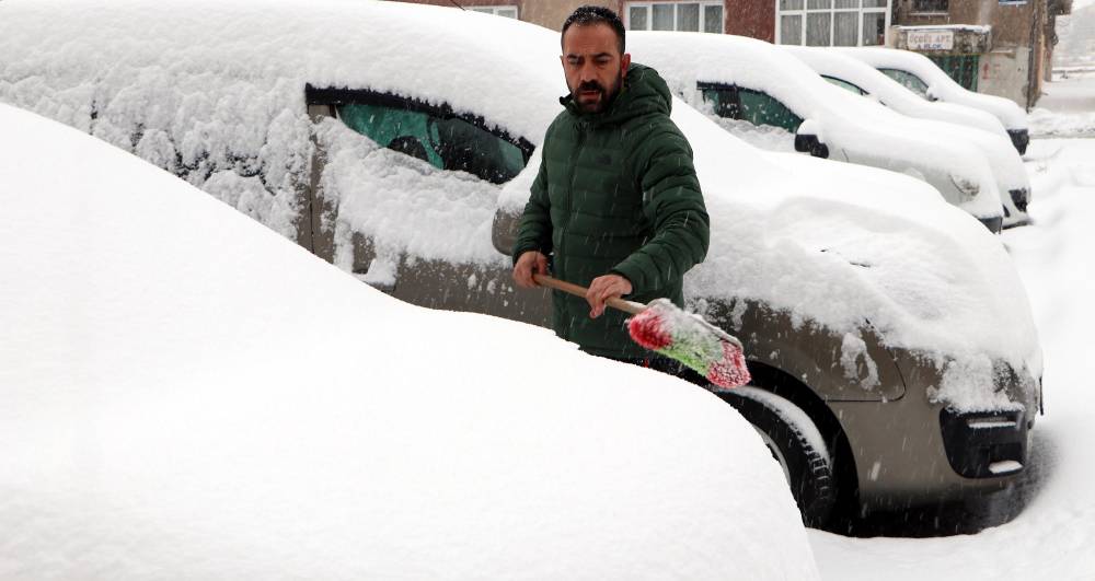 Erzurum'da kar yağışı; 1133 yerleşim yeri kapandı; okullar tatil