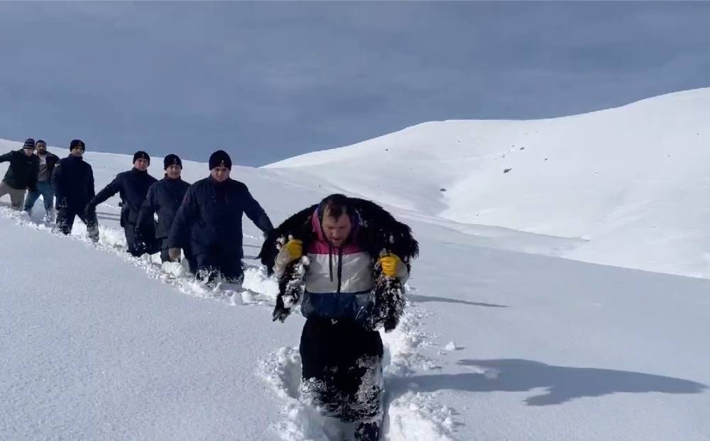 Karda kaybolan küçükbaşlar dronla bulundu; o anlar kamerada