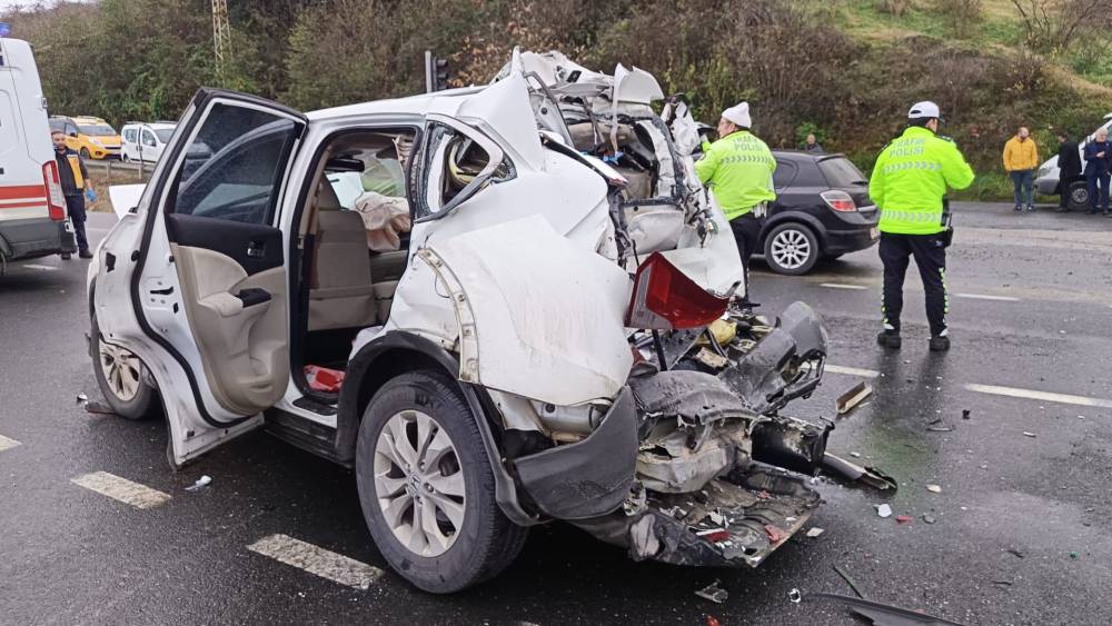 Ordu'da 3 aracın karıştığı zincirleme kazada 6 kişi yaralandı