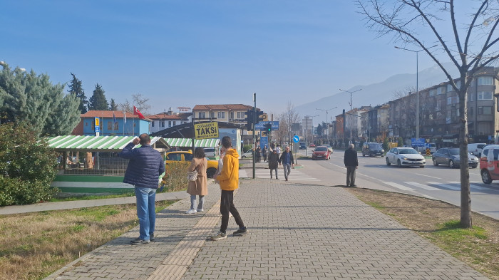 Bursa'da 4 büyüklüğünde deprem; panik anı kamerada 