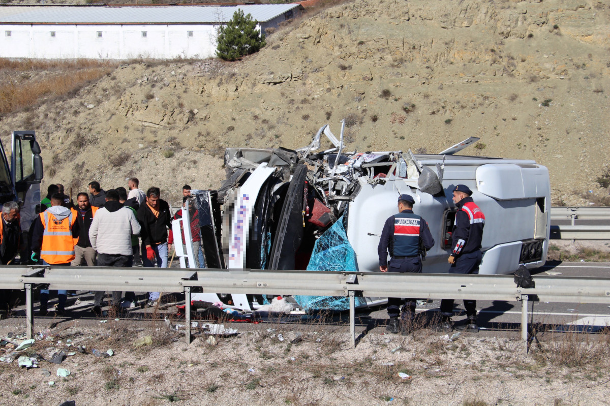 Çankırı'da zincirleme kaza: 1'i ağır, 14 yaralı