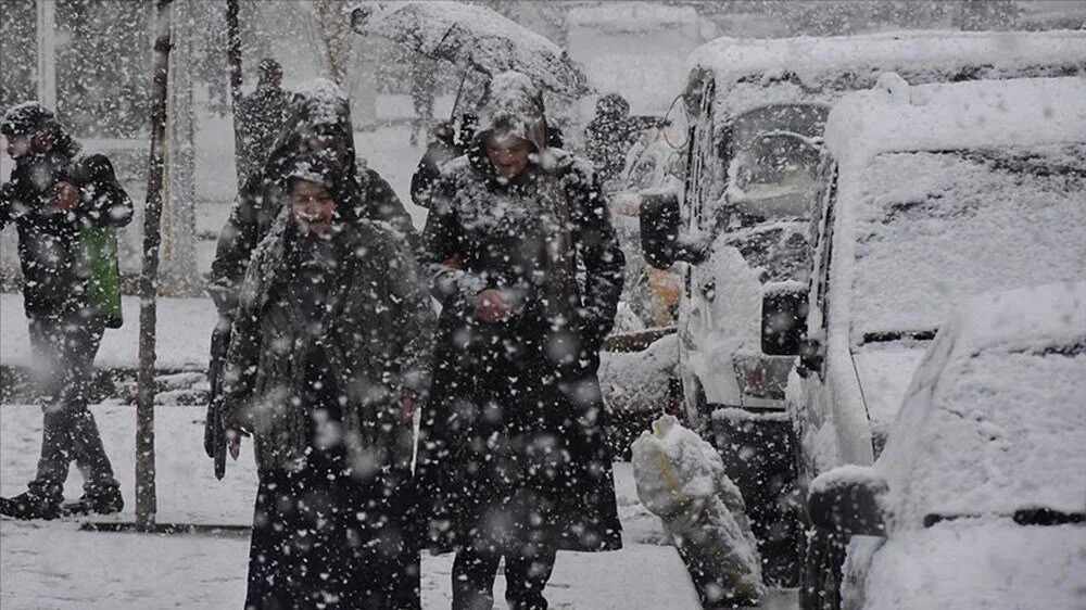 Doğu Karadeniz'de şiddetli sağanak yağış ve kar uyarısı