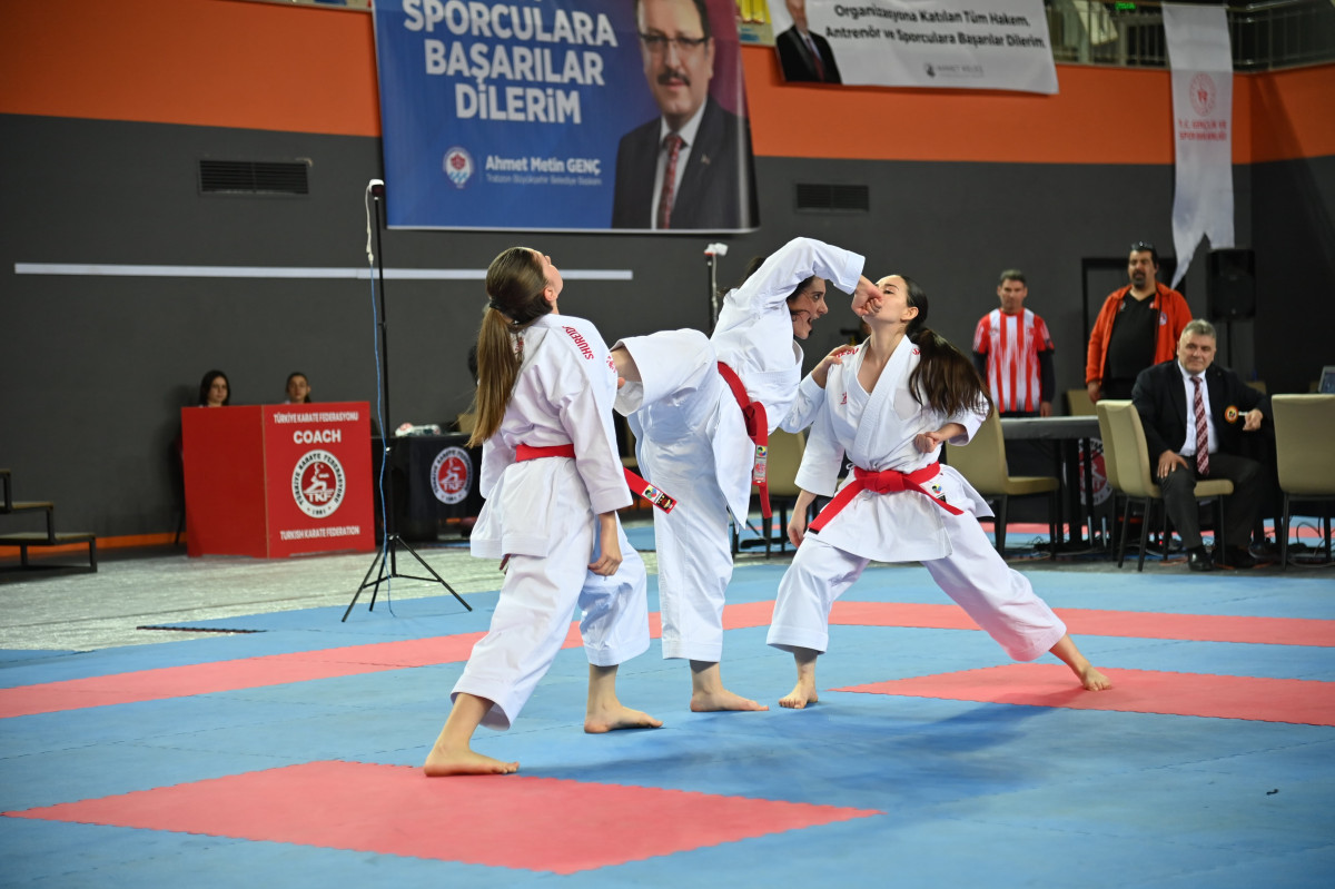 Karate şampiyonası Trabzon'da başladı