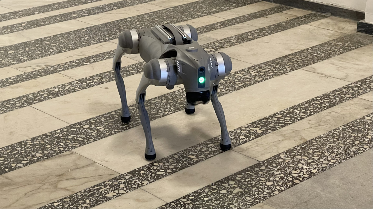 KTÜ’de deprem sonrası hasarlara yapay zeka destekli robotik köpek