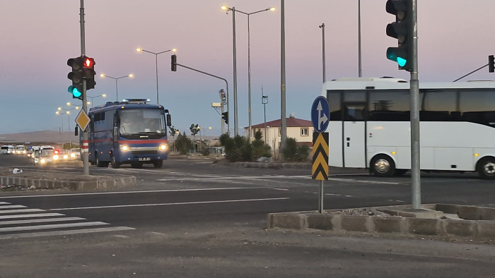 Narin Güran cinayetinin tutuklu sanıkları Diyarbakır Adliyesi'ne sevk edildi (1)