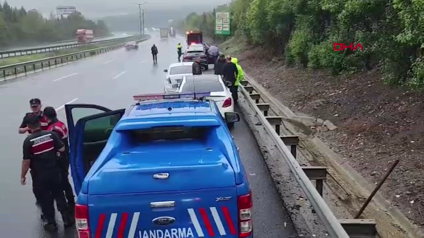 Otoyolda zincirleme kaza: 1 ölü, 2 yaralı