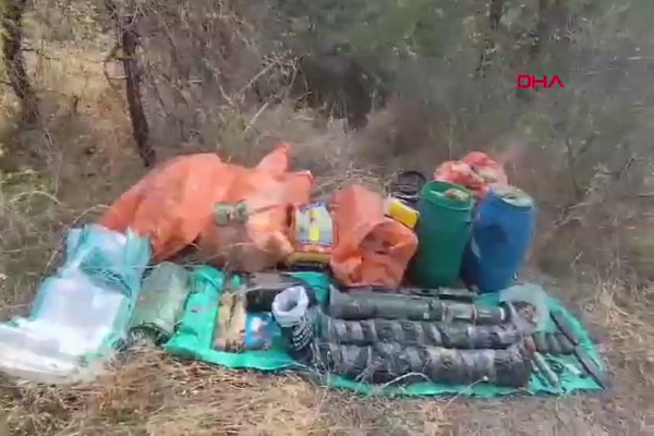 Pençe-Kilit bölgesinde PKK'ya ait çok sayıda silah ele geçirildi