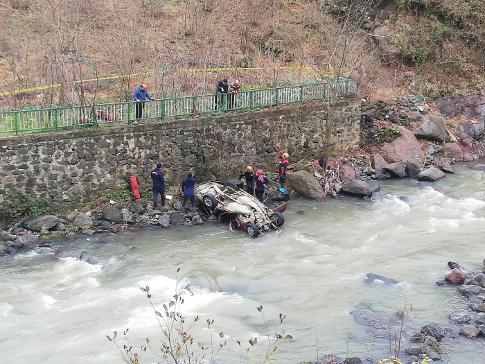 TRABZON- Dün akşamdan beri haber alınamayan Berat’ın kazada öldüğü ortaya çıktı