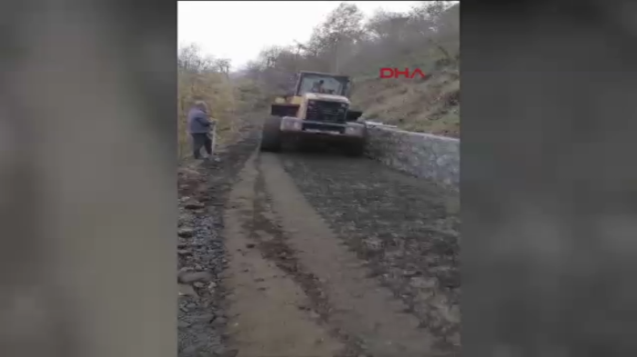 TRABZON- Evine yol yapılmasına kemençeli kutlama